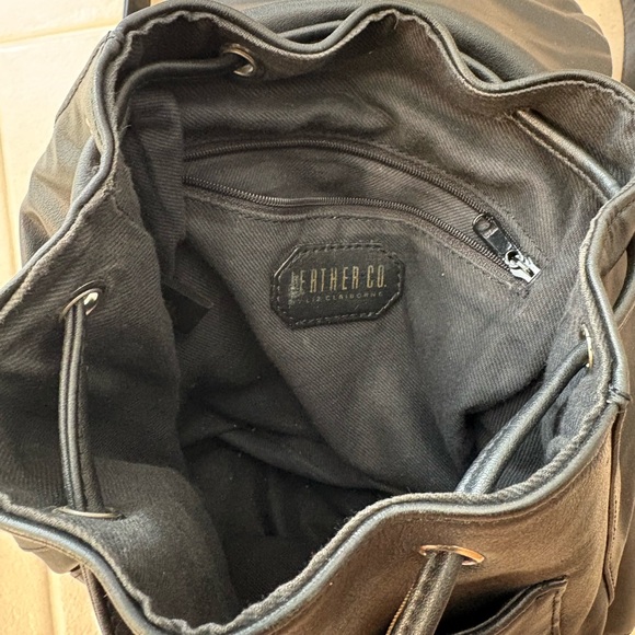Liz Claiborne Black Leather Backpack 🖤 - Picture 5 of 9